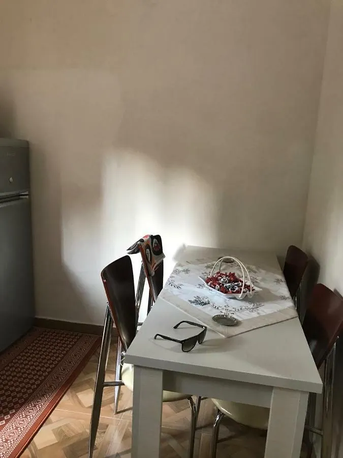 Adresa: Lagja Pavaresia, Rruga Shyqyri Alimerko , Vlore, Albania Apartment